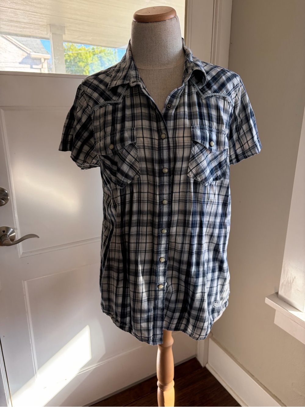 Ariat Real Women’s Short-Sleeve Plaid Button-Down Western Shirt in Blue & White